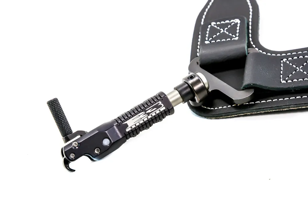 The Claw Swivel Stem in Black by B3 Archer