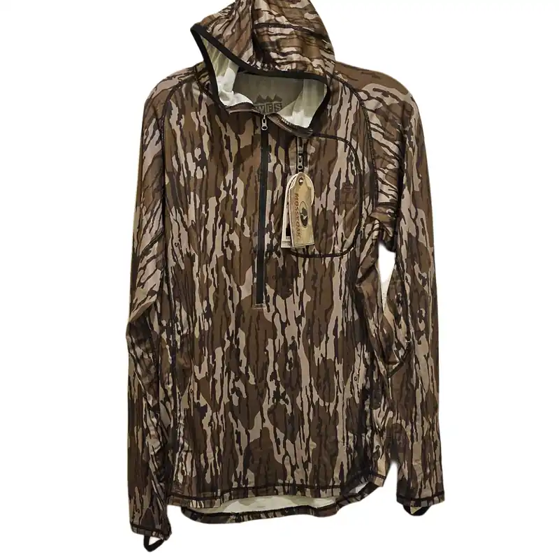 Men‘s Mossy Oak Bottomland Hooded Long Sleeve Atheletic Shirt by World Famous Sports
